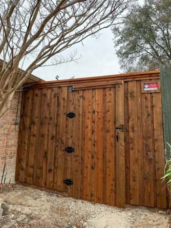 board-on-board-wood-fence-by-texas-best-fence-and-patio16_1