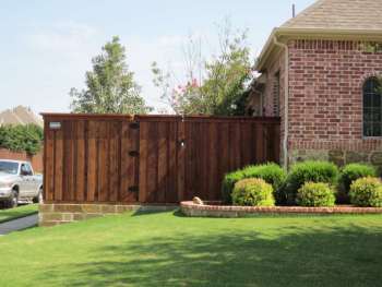 cap-rail-board-on-board-fence-flagstone-retaining-wall_02-4-copy-1