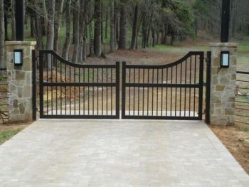 Flagstone Column Metal Driveway Gate