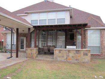 Outdoor Kitchen  with Flagstone Patio