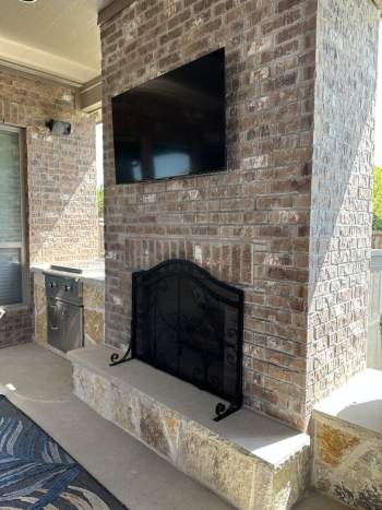 outdoor-fireplaces-texas-best-fence-patio1