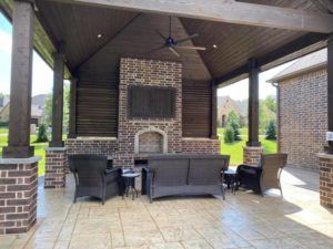 hardscape maintenance - brick and wood pergola with outdoor furniture