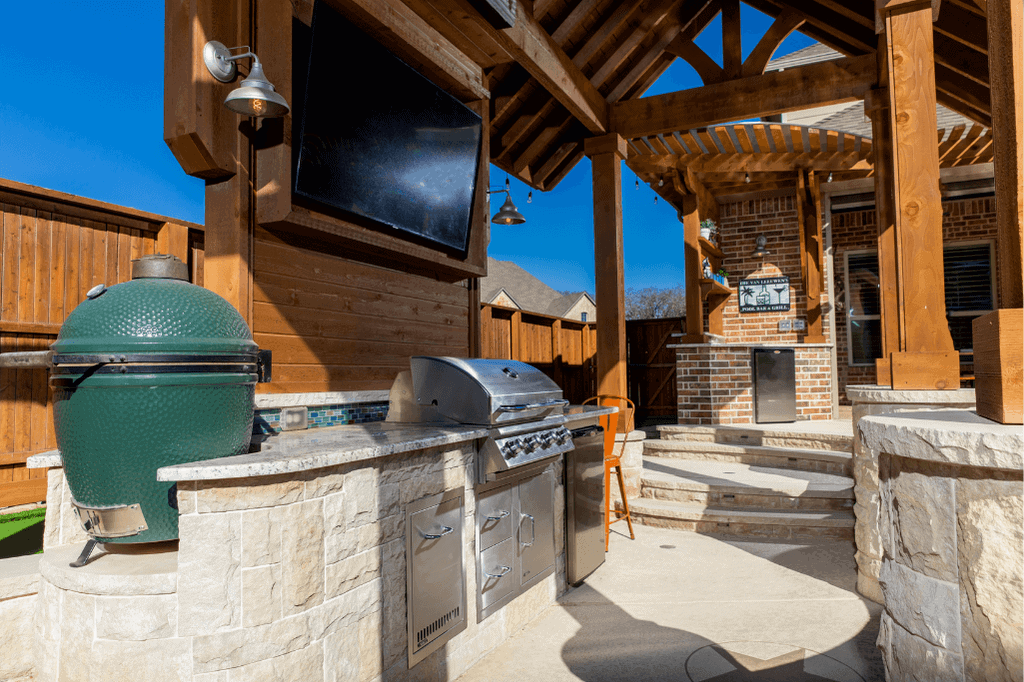 outdoor kitchen area by texas best fence and patio
