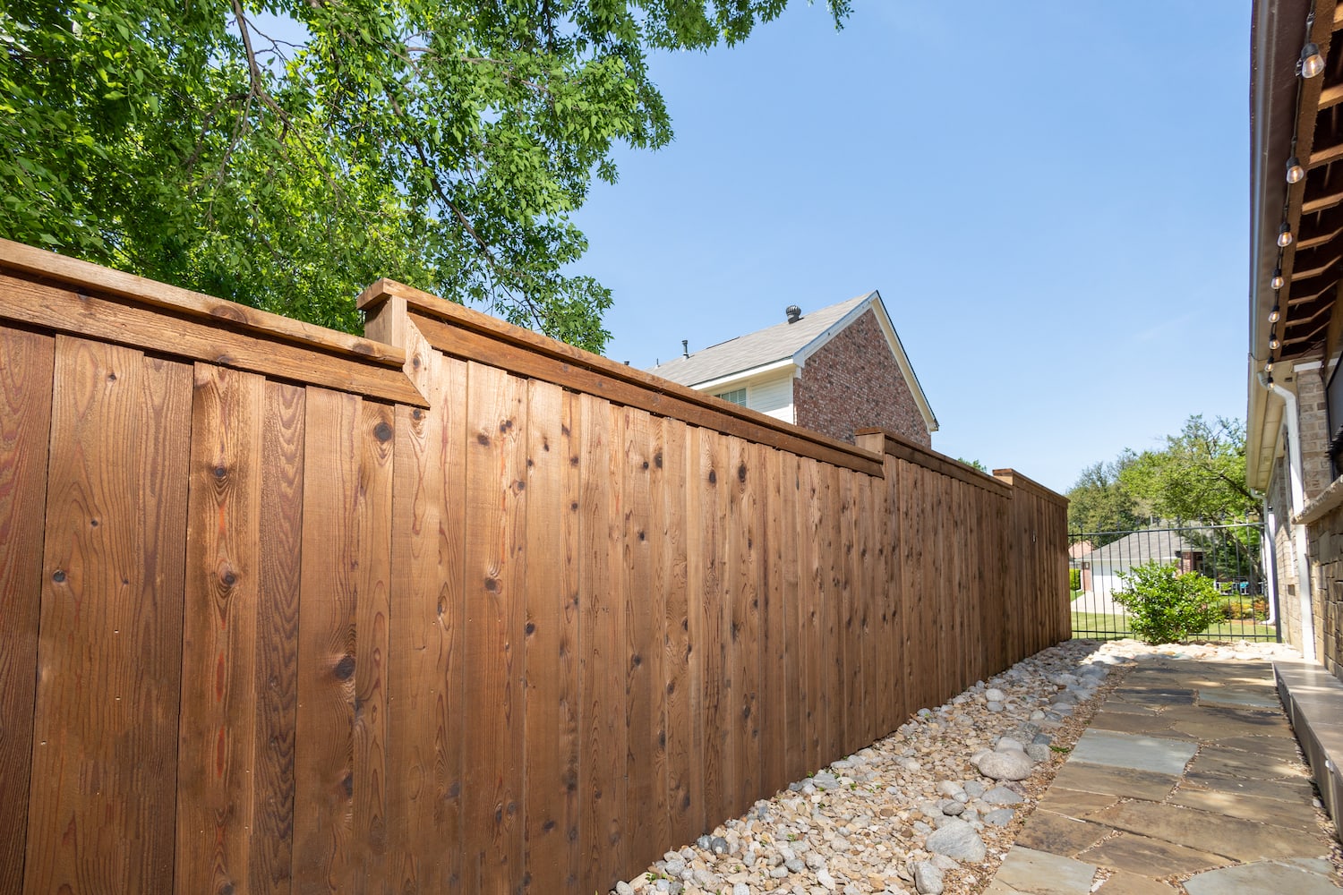 A Homeowner's Guide to the Types of Residential Fences